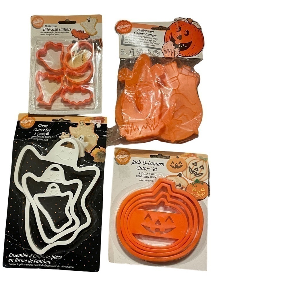 WILTON Halloween/Fall cookie cutter bundle Ghosts Pumpkins Minis Multisize Kids